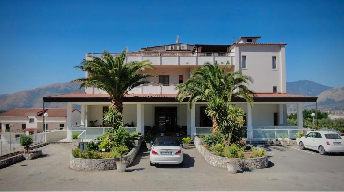 Hotel Vallisdea Sala Consilina Ngoại thất bức ảnh