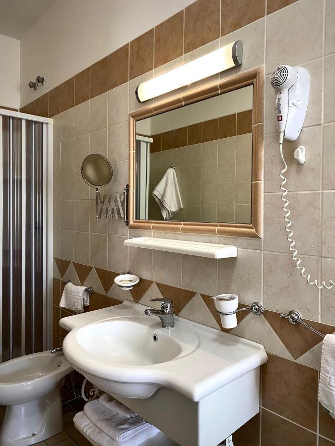 Hotel Vallisdea Sala Consilina Ngoại thất bức ảnh