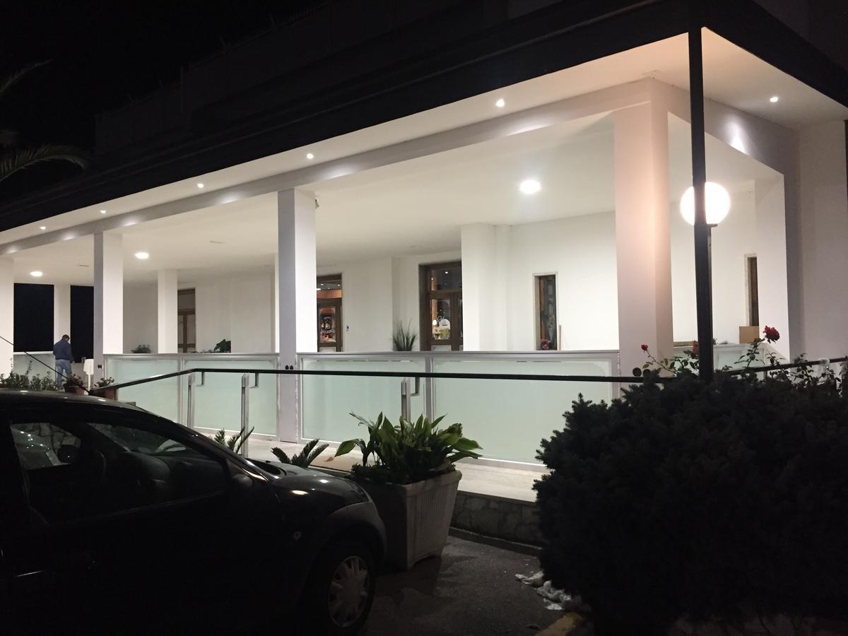 Hotel Vallisdea Sala Consilina Ngoại thất bức ảnh